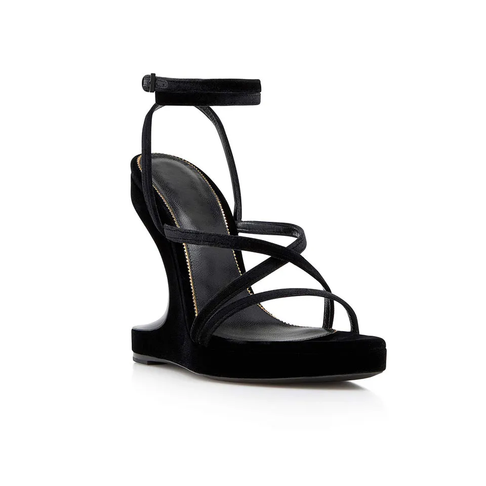 Alien Inspired Fashion Show Trendy Slopes and Open Toe Sandals